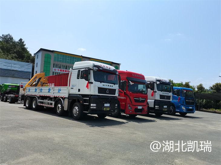 四臺(tái)新款計(jì)量檢衡車齊發(fā)車（右前）