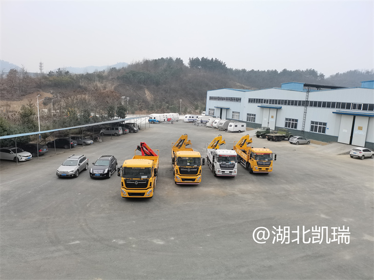 四臺(tái)“東風(fēng)系列”計(jì)量檢衡車列裝發(fā)運(yùn)（俯視圖）